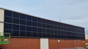 Solaranlage an Dachfassade