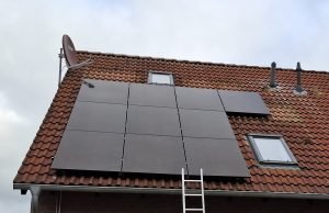 Doppelhaushälfte mit einer Photovoltaik-Anlage auf dem Dach